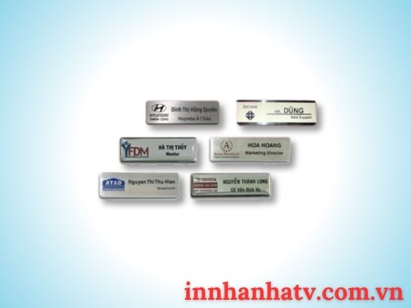 bảng tên nhân viên bằng đồng