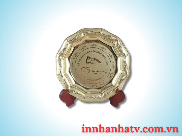 Bảng vinh danh kim loại