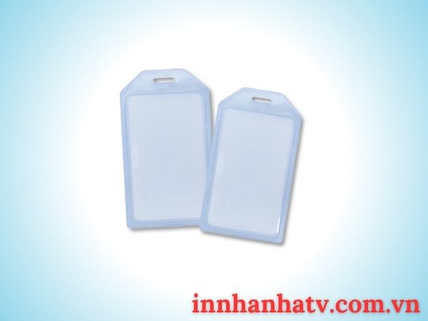 bao đeo thẻ bằng nhựa